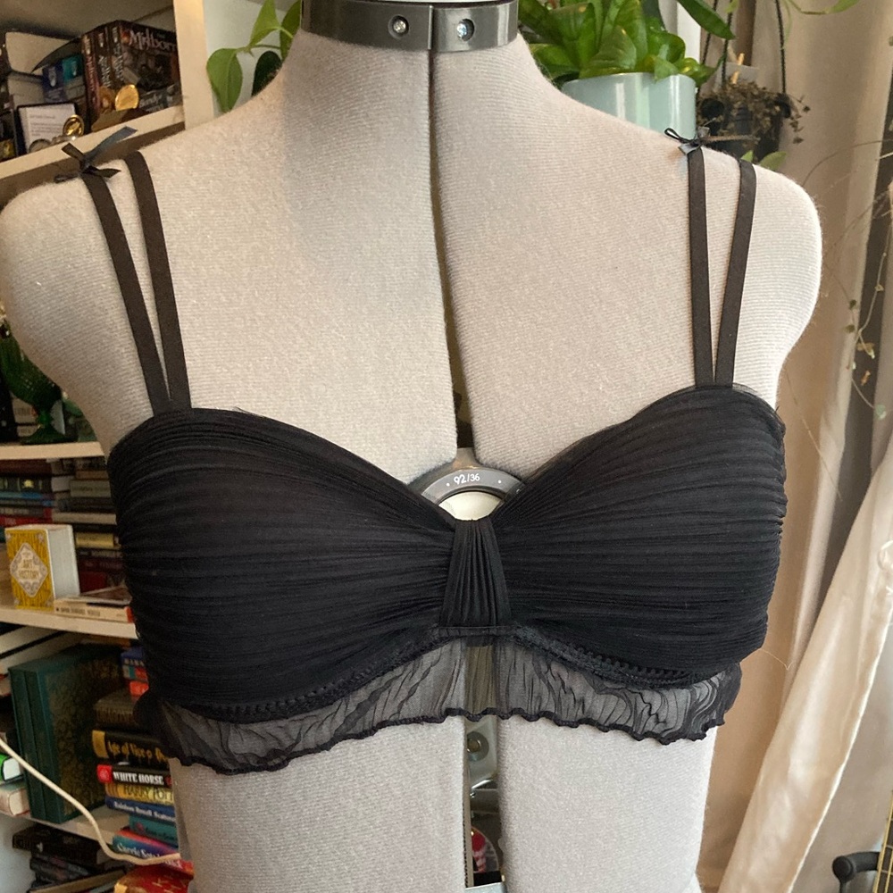 Ruffled bow shaped black bra